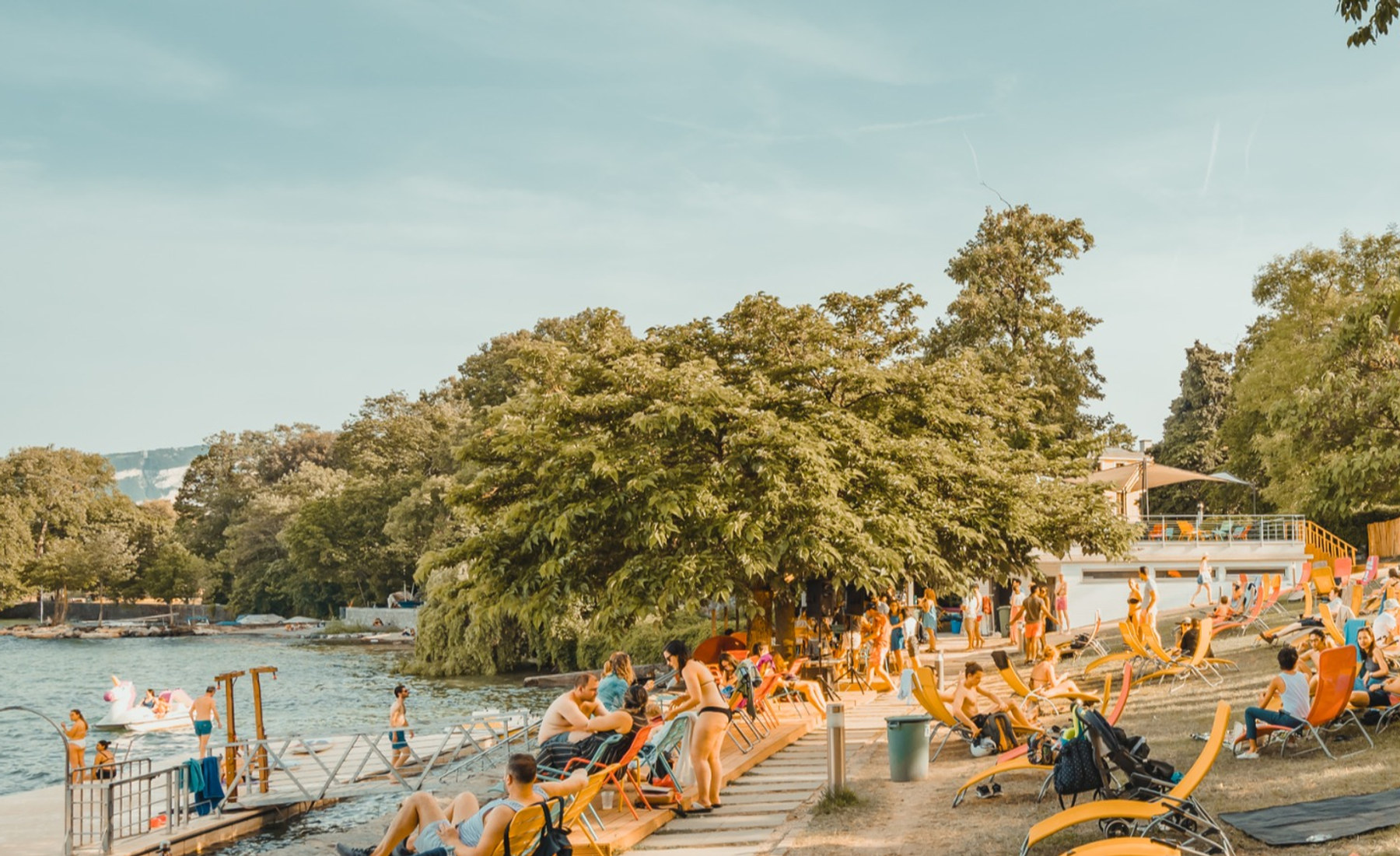 Vue de la plage et du lac à UN PORT